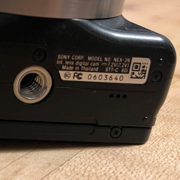 Sony NEX 3N Digital Camera (body only) great for vlogging 🎥 - Picture 5 of 5